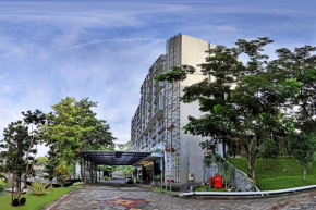 Гостиница Oak Tree Emerald Hotel Semarang  Семаранг